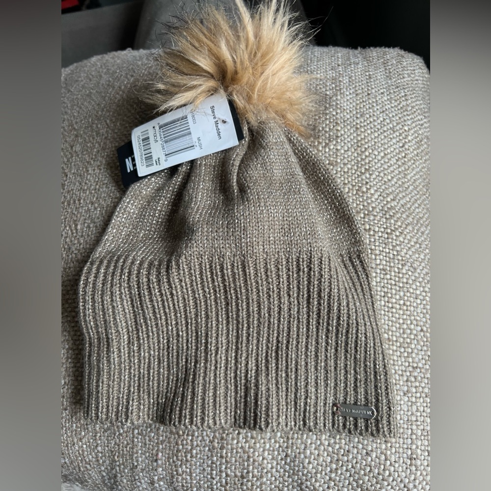 Steve Madden gold fuzzy Pom Pom hat. NWT ✨